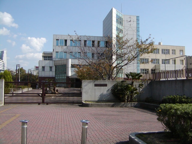 中学校　大阪市立難波中学校（中学校）まで418m