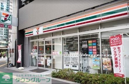 コンビニ　セブンイレブン文京本郷1丁目店（コンビニ）まで300m