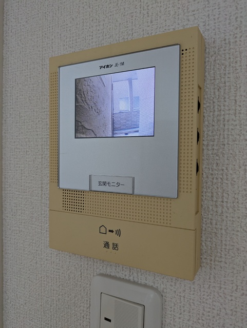 セキュリティ　★モニター付きインターホンで室内にいながら来客対応が出来ます