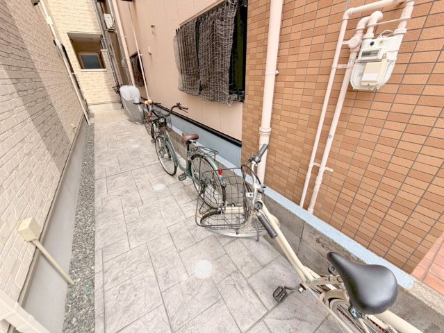 駐車場　敷地内には入居者専用の駐輪スペースもあります。
