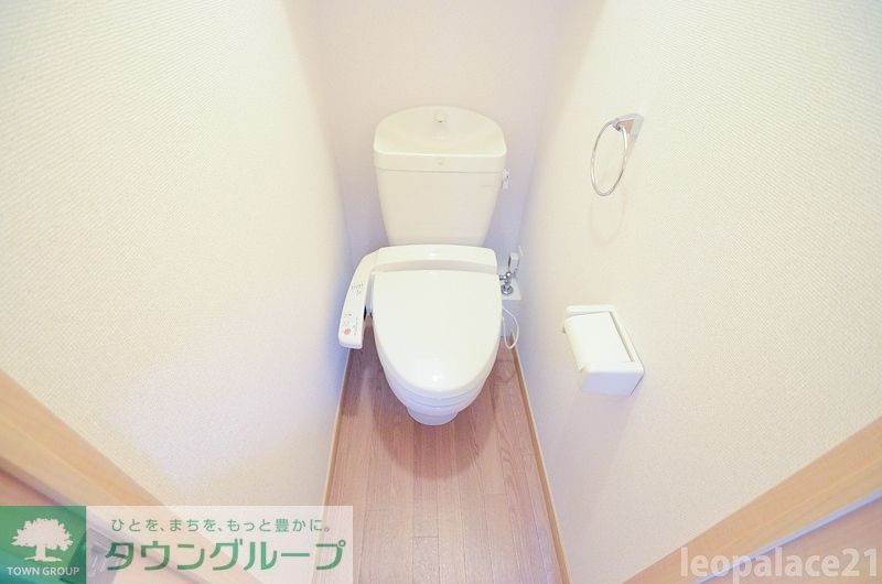 トイレ　バストイレ別、温水洗浄便座付き