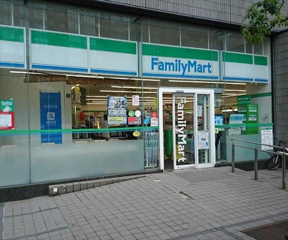 コンビニ　ファミリーマート三田一丁目店（コンビニ）まで142m
