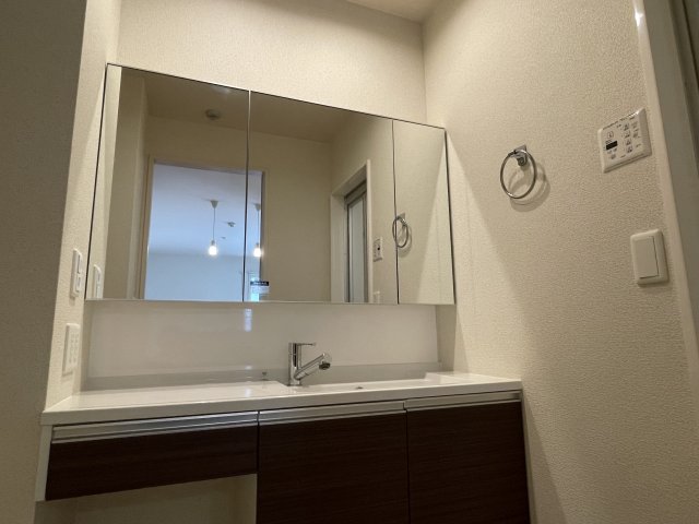 洗面設備　コンパクトで使いやすい洗面所