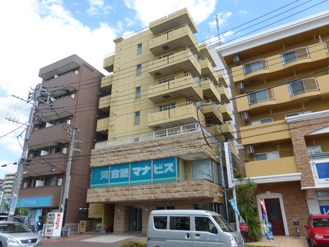 建物外観　駅2分（1分？）　人気の南流山、駅近マンション