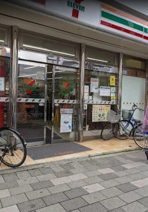 コンビニ　セブンイレブン荒川町屋2丁目店（コンビニ）まで99m