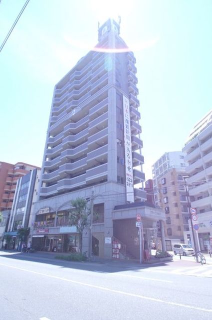 建物外観　【外観写真】薬院大通駅から徒歩６分のマンションです！
