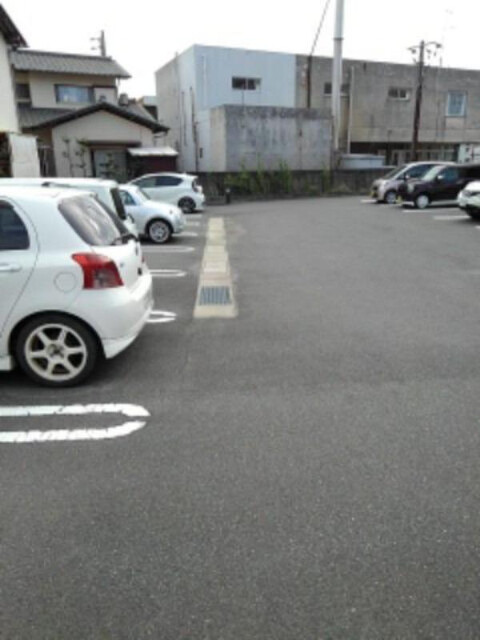 その他　ファミリーマートくらしき駅北店まで450m