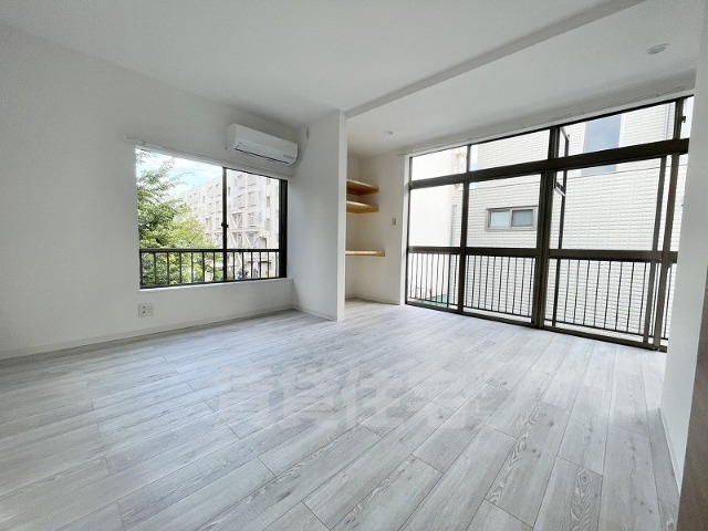 北烏山3丁目戸建の居間写真