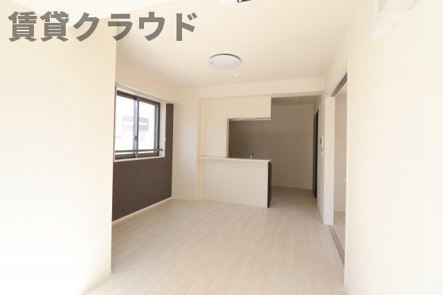 居室・リビング　ちょっとしたアクセントクロスが、おしゃれな空間を演出♪