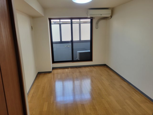 Gramercy千本通の居間写真