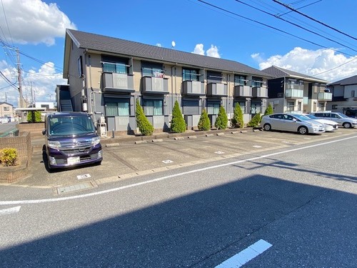 駐車場　敷地内駐車場、月額５，５００円（税込）