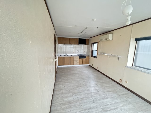 本町4丁目戸建の居間写真