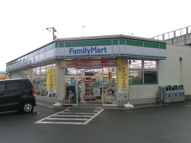コンビニ　ファミリーマート小倉紫川インター店（コンビニ）まで593m