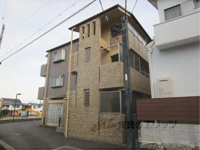 京都市西京区嵐山宮ノ北町のマンションの建物外観