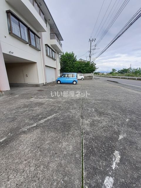 【宮原ビルの駐車場】