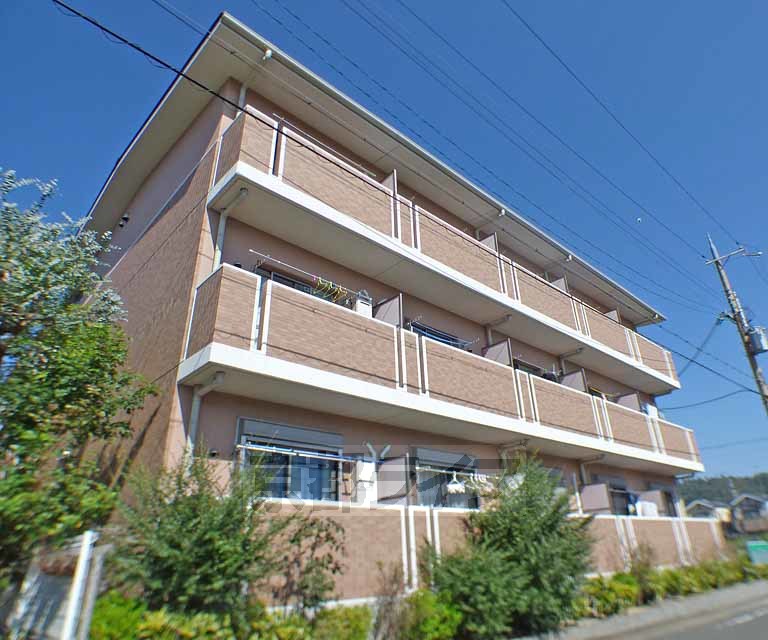 京都市北区西賀茂蟹ケ坂町のマンションの建物外観