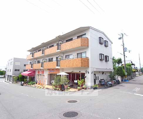 八幡市男山長沢のマンションの建物外観