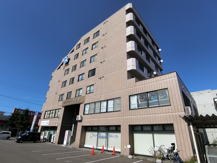 札幌市厚別区厚別西二条のマンションの建物外観
