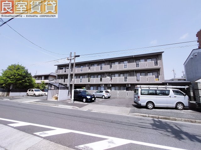 名古屋市昭和区長池町のマンションの建物外観