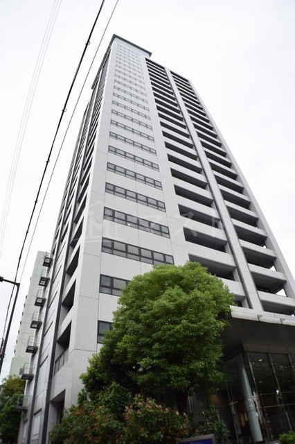 大阪市中央区馬場町のマンションの建物外観
