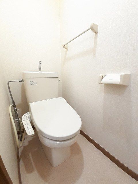 【松山市北条のアパートのトイレ】