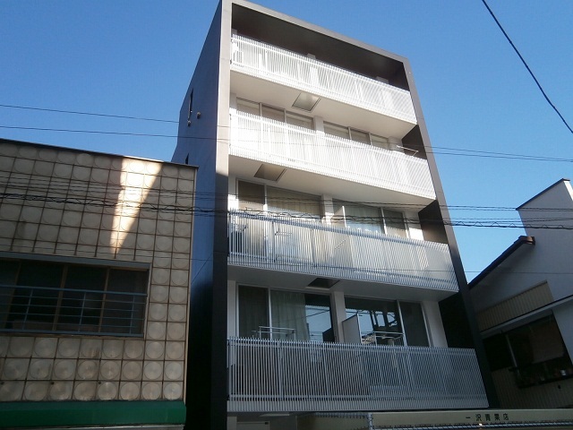 横浜市南区庚台のマンションの建物外観