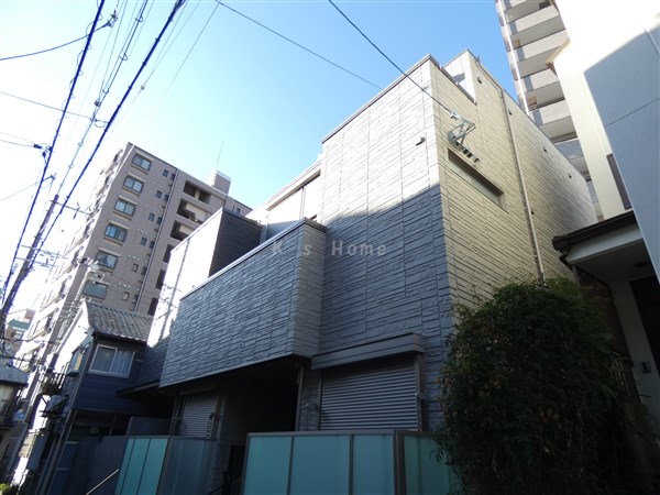 神戸市中央区中山手通のアパートの建物外観
