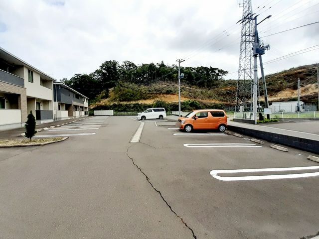 【マイハウスよこやま雅２号館の駐車場】