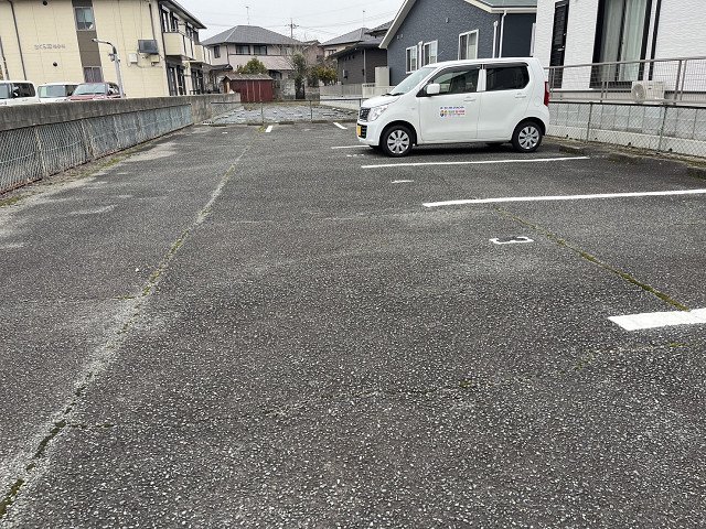 【コーポYOSHITOMIの駐車場】