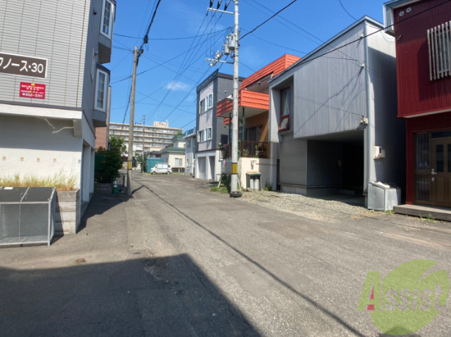 【札幌市北区北三十条西のアパートの駐車場】