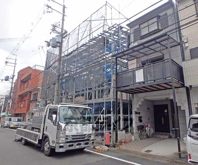 【京都市左京区一乗寺高槻町のマンションの建物外観】