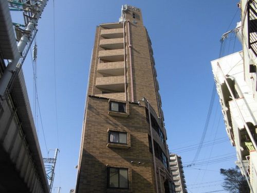 【サンエキューズIIの建物外観】