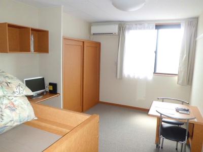 居室・リビング　家具・家電がいっぱい詰まった居室です。