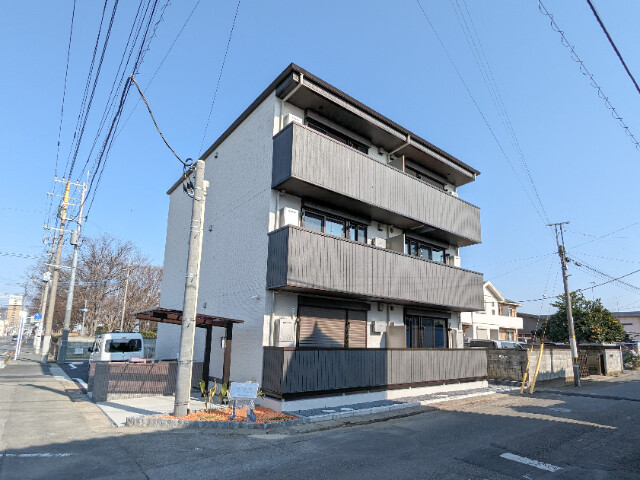 太田市飯田町のアパートの建物外観