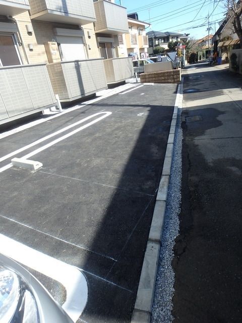 【小金井市中町のアパートの駐車場】