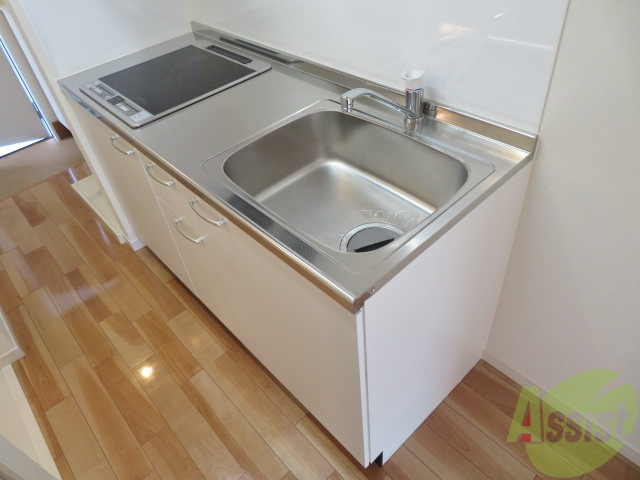 キッチン　こちらはキッチンです。一人暮らしには丁度いいサイズ。