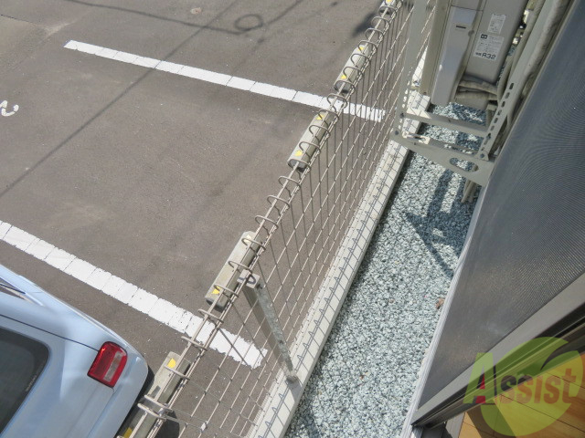 バルコニー　バルコニーは陽当たり良好で、洗濯物も乾きやすいですね。