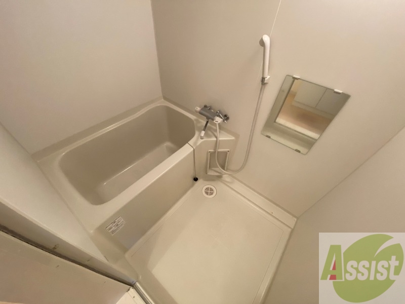 バス・シャワールーム　お風呂になります。一日の疲れを癒してくださいね。