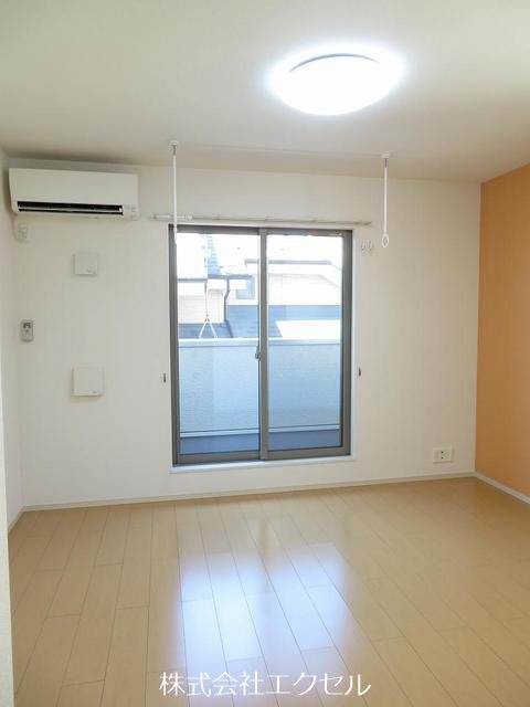 居室・リビング　明るいリビングです。