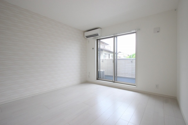 居室・リビング　同物件別号室の写真