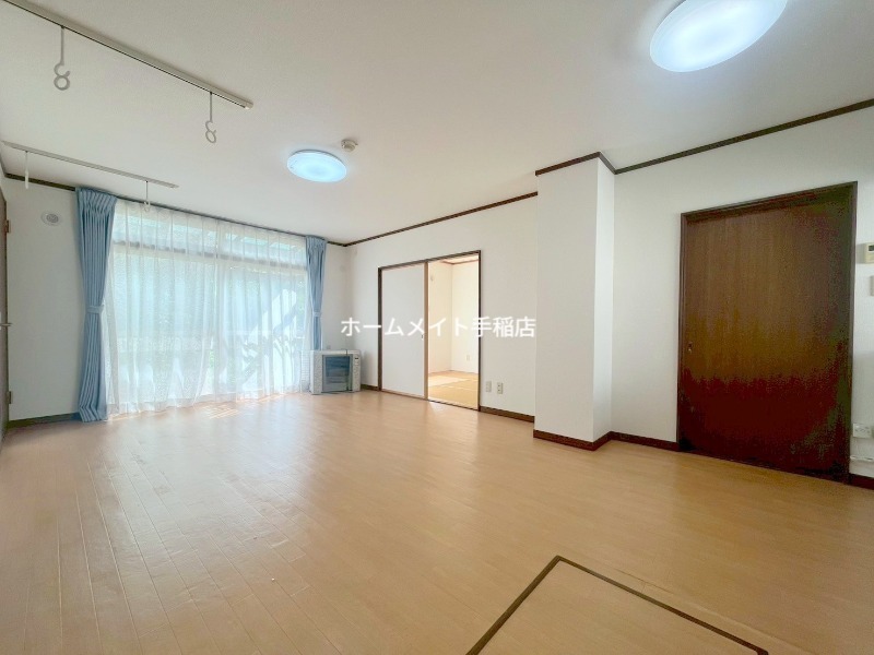 居室・リビング　広々リビングスペースございます！