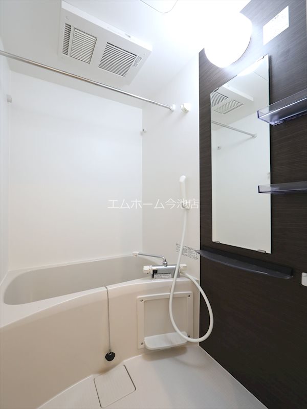 バス・シャワールーム　浴室暖房乾燥機能付バス