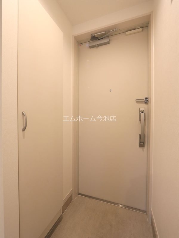 玄関　玄関　シューズボックス充実