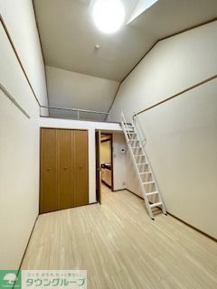 居室・リビング　ロフト付き　7.5帖の洋室です