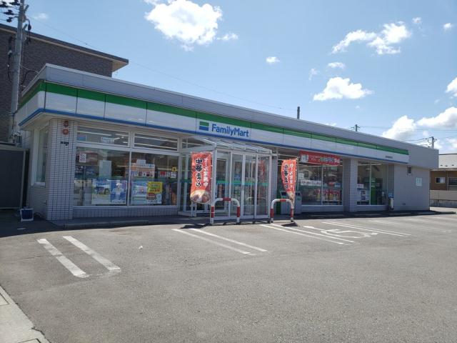 コンビニ　ファミリーマート（コンビニ）まで678m