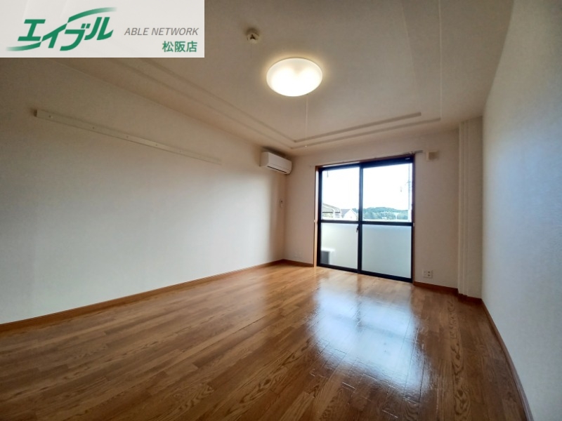 居室・リビング　反転タイプ参考写真