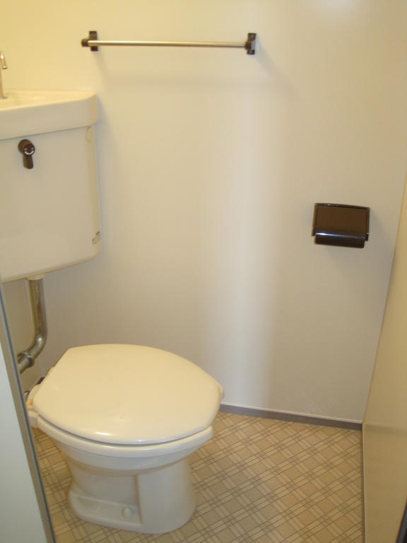 トイレ　バス・トイレセパレート！南向き窓で採光良好！大学まで徒歩５分