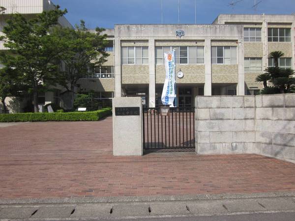 中学校　仁尾中学校（中学校）まで300m