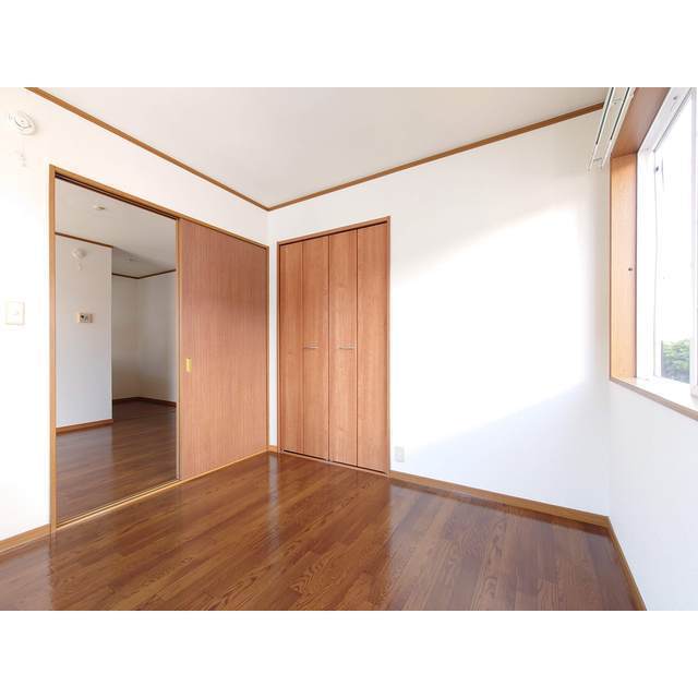居室・リビング　※入居中のため、前回募集時の写真です。