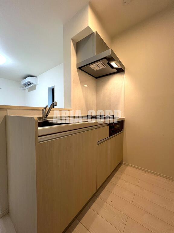 キッチン　対面型2口グリル付き、幅広のキッチンスペース♪